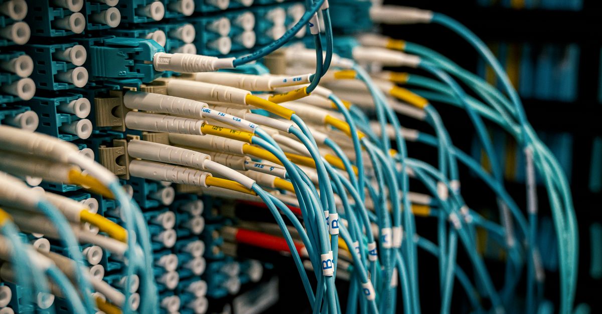 Telecom మార్కెట్‌లో AI Automation పోటీ: సబ్స్క్రైబర్లను కాపాడుకునే ట్రిక్స్!